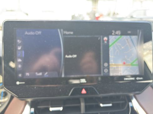 Used 2021 Toyota Venza Limited image 6