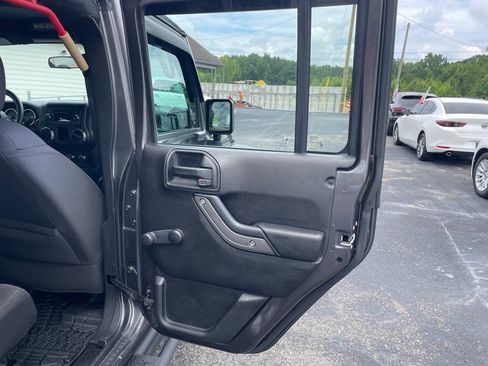 Used 2018 Jeep Wrangler Unlimited Sport AWD/4WD image 17
