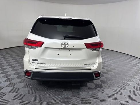 Used 2018 Toyota Highlander Limited Platinum image 4