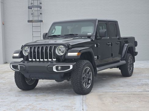 Used 2020 Jeep Gladiator Overland AWD/4WD image 4