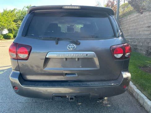 Used 2018 Toyota Sequoia Limited w/ Safety & Convenience Package AWD/4WD image 5