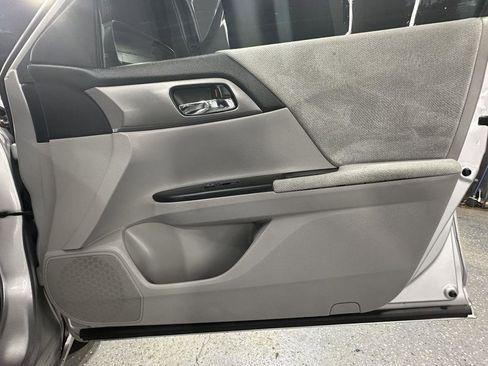 Used 2013 Honda Accord LX image 33