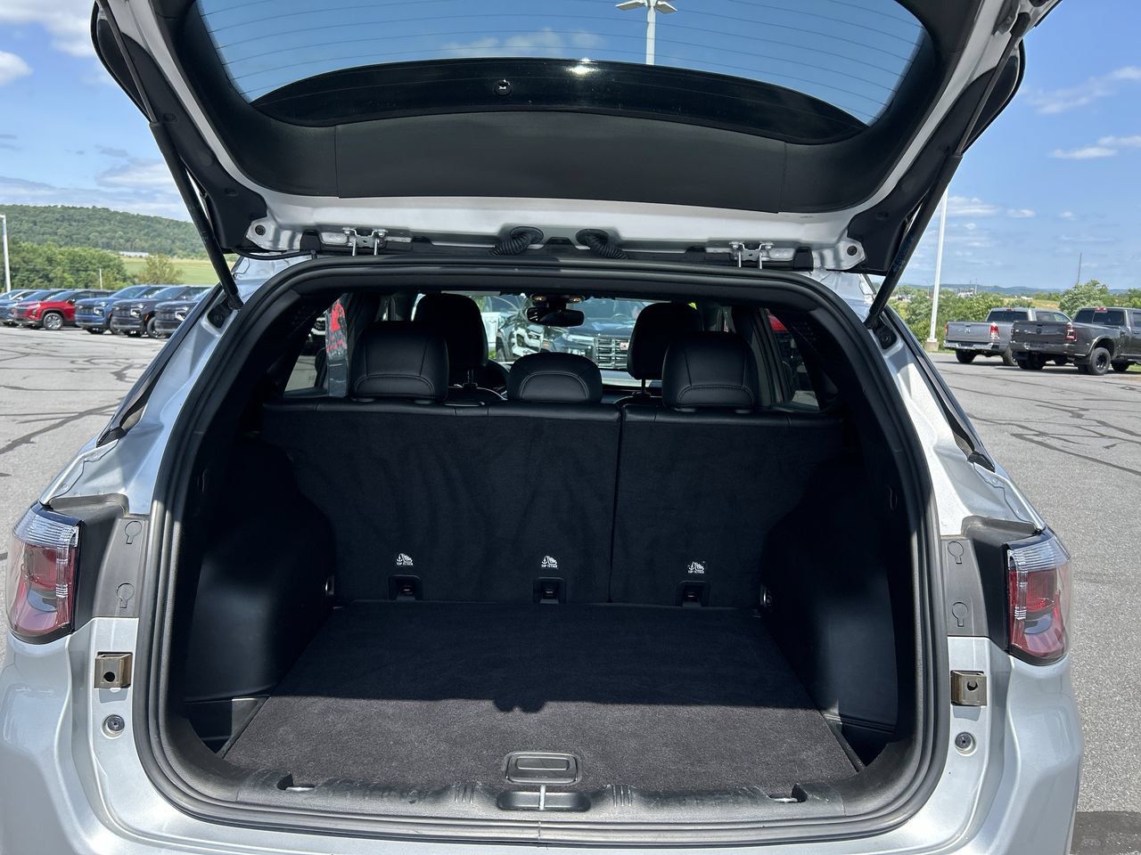 Used 2025 Jeep Compass Trailhawk AWD/4WD image 19