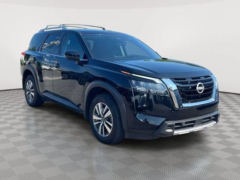 Used 2025 Nissan Pathfinder SL AWD/4WD image 4