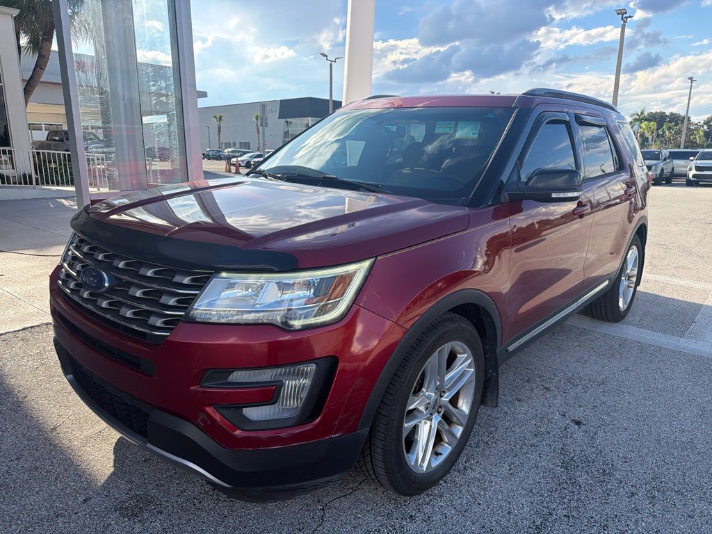 Used 2017 Ford Explorer XLT w/ Equipment Group 201A FWD image 6