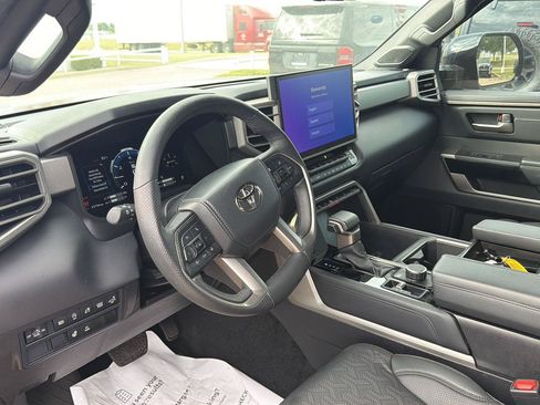 Used 2025 Toyota Tundra Limited AWD/4WD image 23
