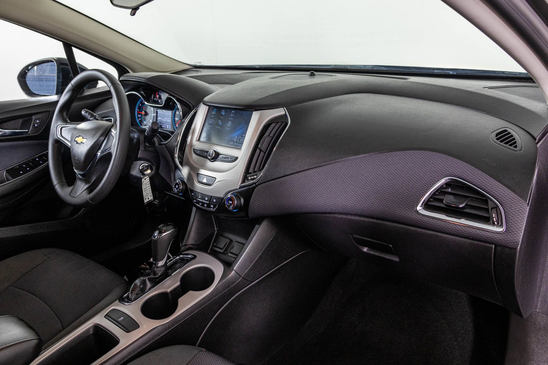 Used 2017 Chevrolet Cruze LS FWD image 42