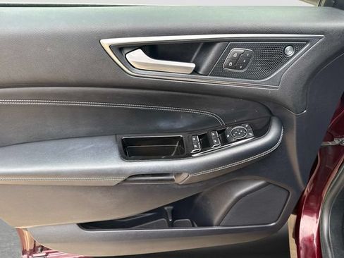 Used 2020 Ford Edge Titanium FWD image 11