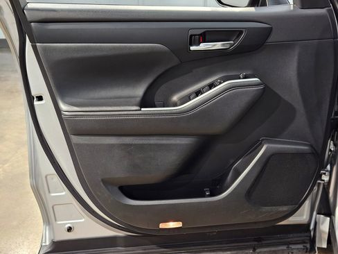 Used 2024 Toyota Highlander XLE image 20
