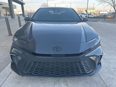 Used 2025 Toyota Camry SE image 8