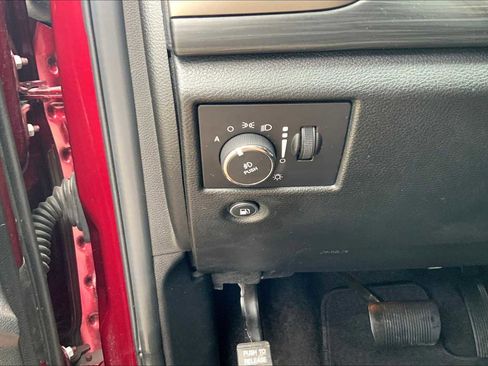 Used 2022 Jeep Grand Cherokee Laredo X image 32