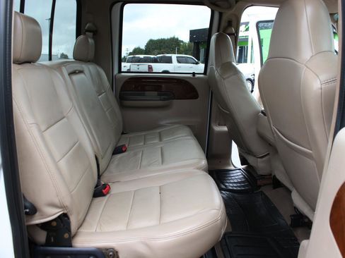 Used 2004 Ford F350 Lariat image 32