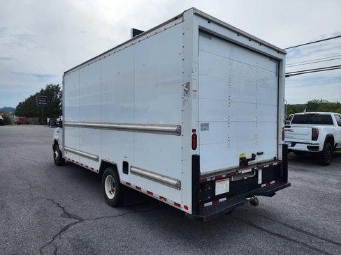 Used 2018 Ford E-350 and Econoline 350 Super Duty image 23