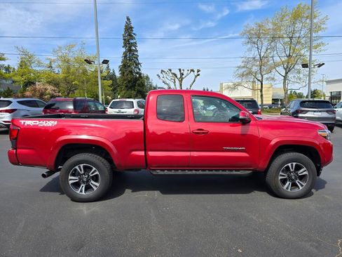 Used 2019 Toyota Tacoma TRD Sport w/ Technology Package AWD/4WD image 13