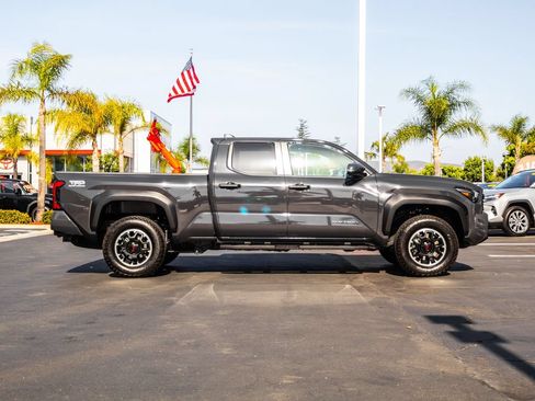 Used 2026 Toyota Tacoma TRD Off-Road w/ TRD Off Road Upgrade Package AWD/4WD image 14