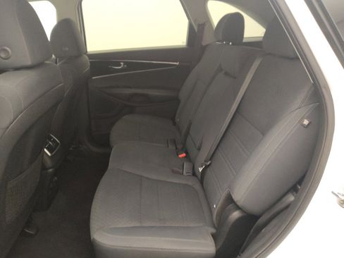 Used 2019 Kia Sorento AWD V6 image 18