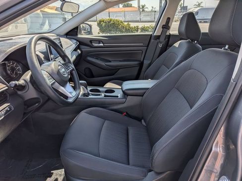 Used 2025 Nissan Altima 2.5 SV FWD image 15
