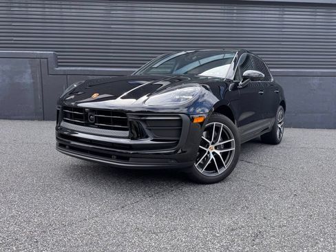 Certified 2026 Porsche Macan AWD/4WD image 1