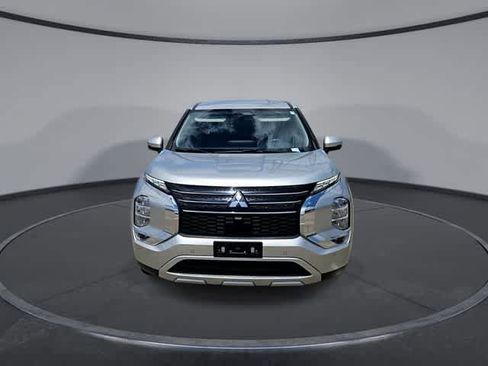 Used 2024 Mitsubishi Outlander SE FWD image 3
