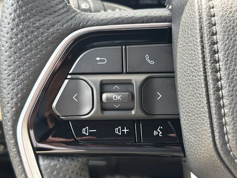 Used 2025 Toyota Sequoia Capstone AWD/4WD image 27