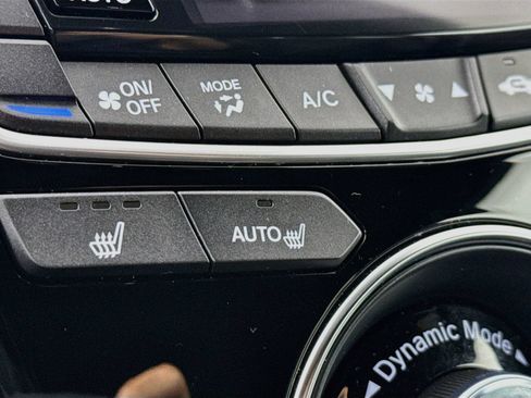 Used 2025 Acura RDX SH-AWD image 19