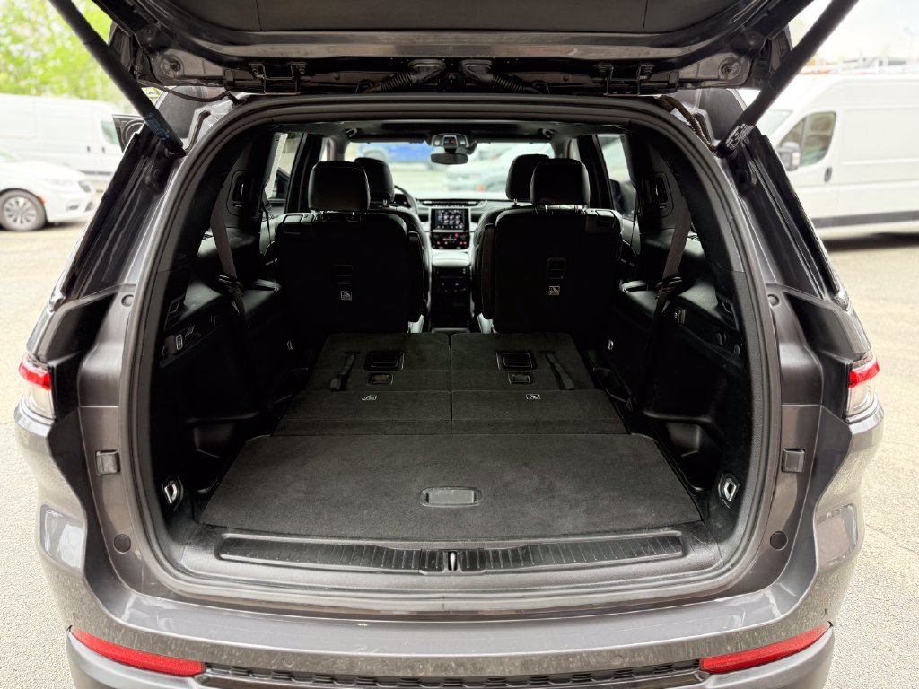 Used 2023 Jeep Grand Cherokee L Laredo AWD/4WD image 31