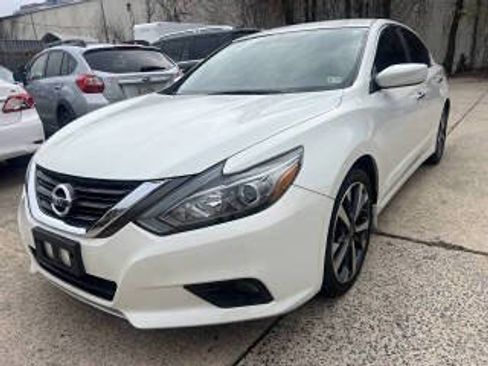 Used 2016 Nissan Altima 2.5 SR FWD image 2