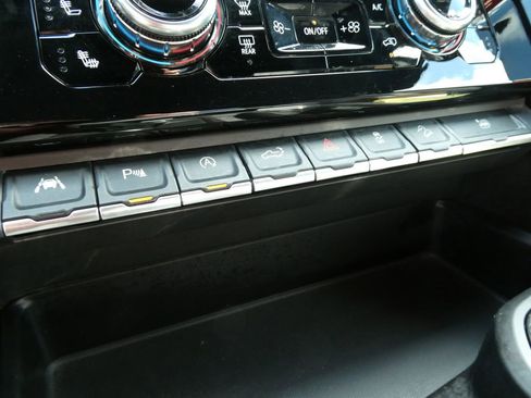 Certified 2022 GMC Sierra 1500 AT4 w/ Technology Package AWD/4WD image 31