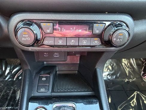 Used 2023 Nissan Kicks SR w/ SR Premium Package image 22