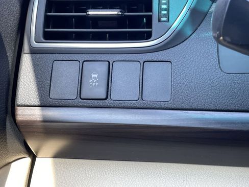 Used 2017 Toyota Camry LE FWD image 25