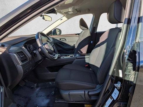 Used 2023 Nissan Rogue S image 11