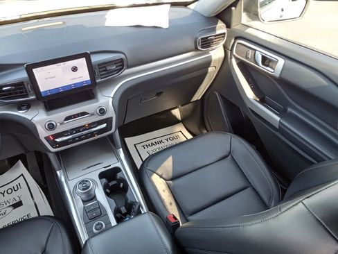 Used 2023 Ford Explorer XLT w/ Equipment Group 202A AWD/4WD image 19