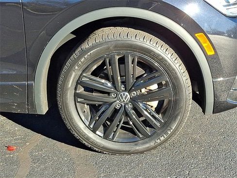 Used 2022 Volkswagen Tiguan SE R-Line image 8