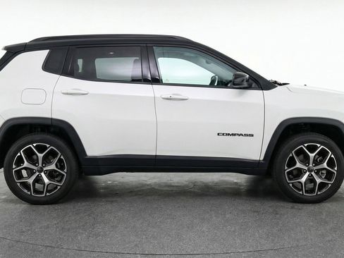 Used 2025 Jeep Compass Limited AWD/4WD image 11