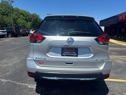 Used 2018 Nissan Rogue SV w/ Premium Package AWD/4WD image 5