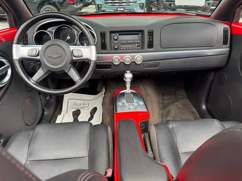 Used 2003 Chevrolet SSR RWD image 21