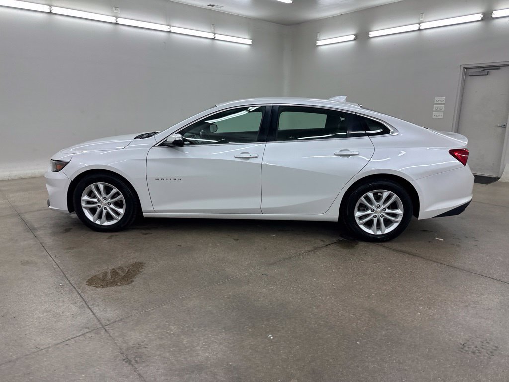 Used 2018 Chevrolet Malibu LT w/ Leather Package FWD image 6