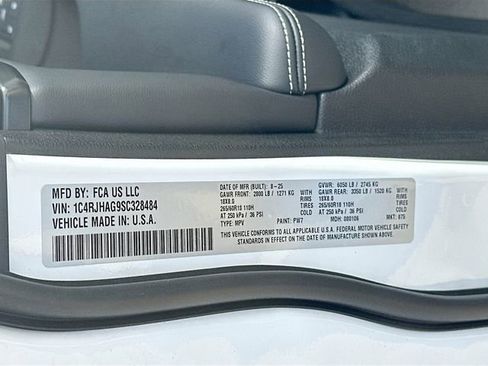 New 2025 Jeep Grand Cherokee Laredo w/ Luxury Tech Group I image 34