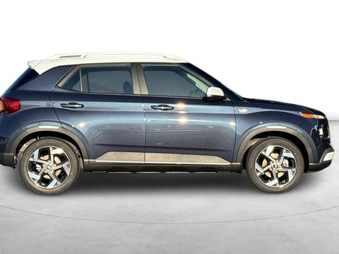 Used 2026 Hyundai Venue SEL FWD image 9