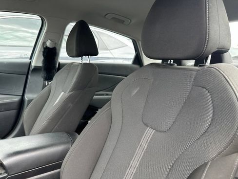 Used 2025 Hyundai Elantra SE FWD image 13