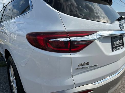 Used 2021 Buick Enclave Essence FWD image 9