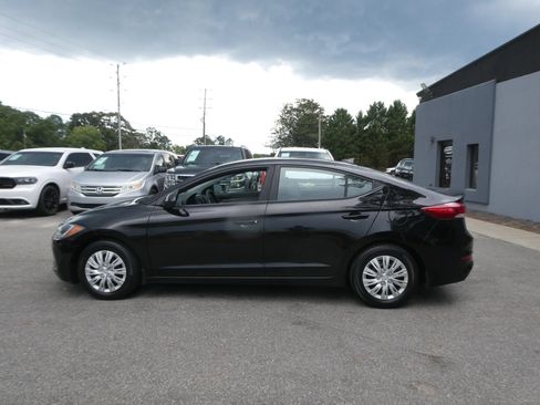 Used 2017 Hyundai Elantra SE FWD image 9
