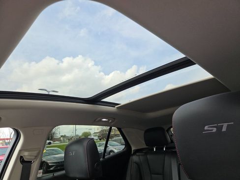 Used 2023 Buick Envision Essence w/ Sport Touring Package image 18