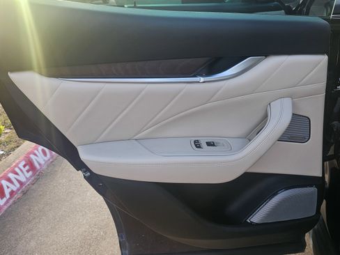 Used 2019 Maserati Levante GranLusso image 29