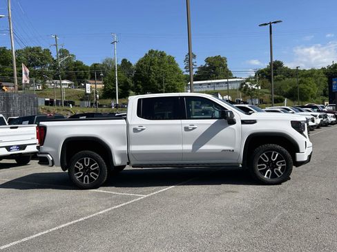 Used 2023 GMC Sierra 1500 AT4 w/ AT4 Preferred Package AWD/4WD image 2