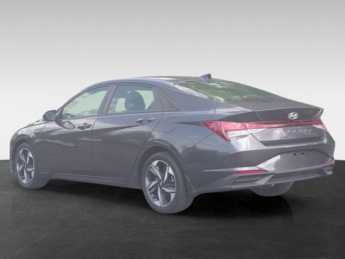 Used 2023 Hyundai Elantra SEL w/ Convenience Package FWD image 7