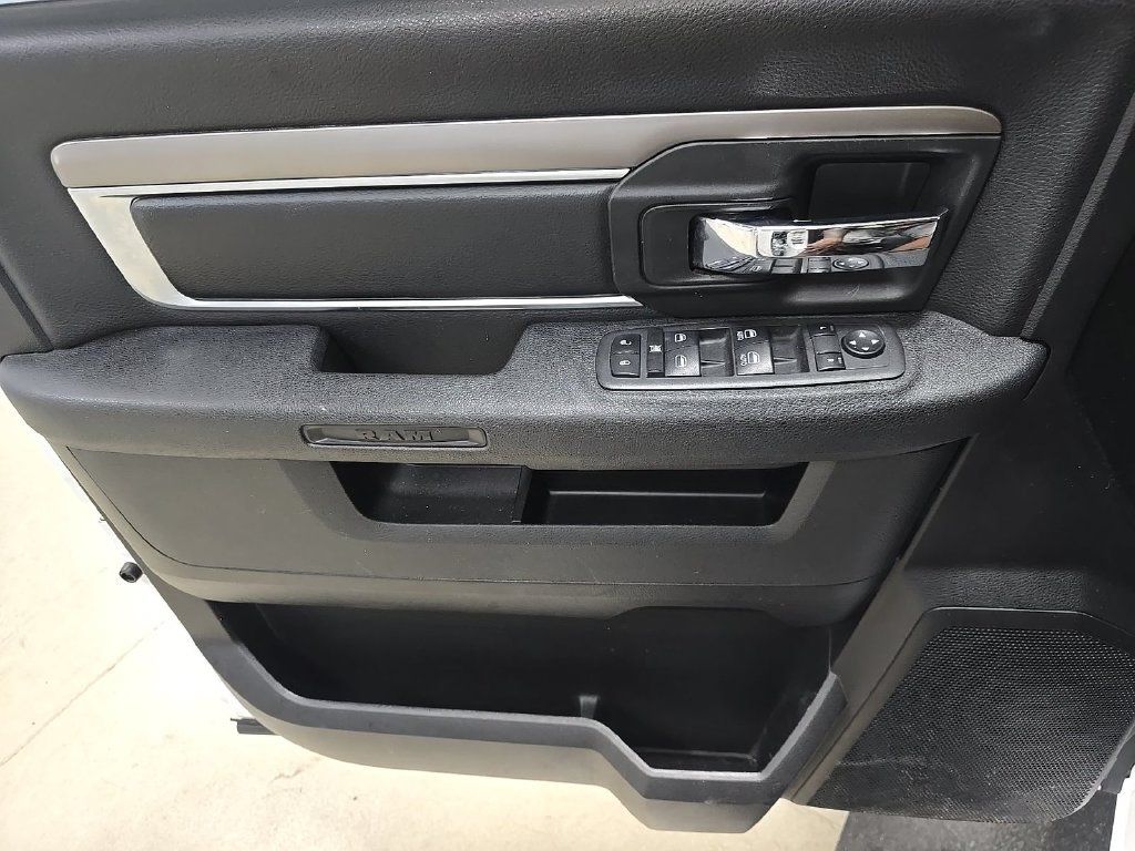 Used 2024 RAM 1500 Warlock RWD image 9