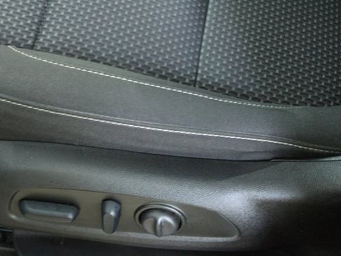 Used 2023 GMC Acadia SLE w/ Driver Convenience Package image 13