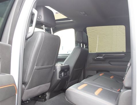 Used 2024 GMC Sierra 2500 AT4 w/ Technology Package AWD/4WD image 18