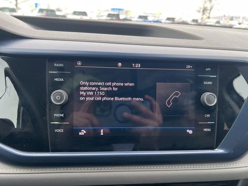 Used 2024 Volkswagen Taos SE image 18